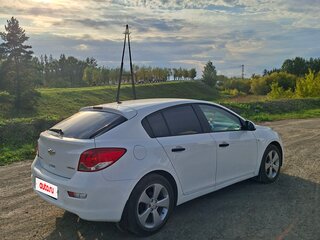 2013 Chevrolet Cruze I Рестайлинг, белый, 800000 рублей, вид 4