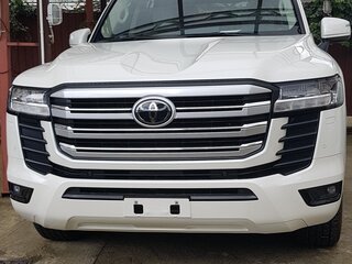 2022 Toyota Land Cruiser 300 Series, белый, 11990000 рублей, вид 3