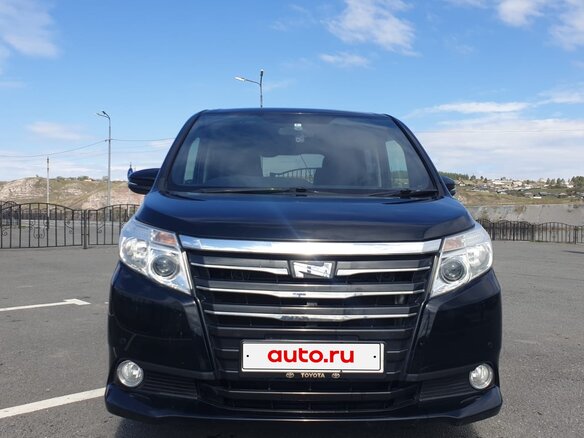 2016 Toyota Noah III (R80), чёрный, 2100000 рублей - вид 1