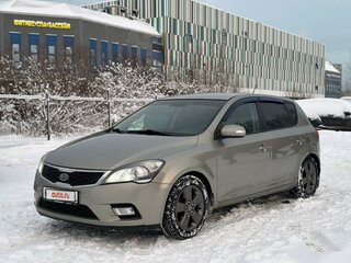 2011 Kia Ceed I Рестайлинг, серебристый, 765000 рублей, вид 1