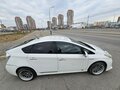 2010 Toyota Prius III (XW30), белый, 860000 рублей - вид 3