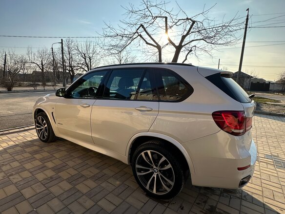 2015 BMW X5 40d III (F15), белый, 3850000 рублей - вид 3