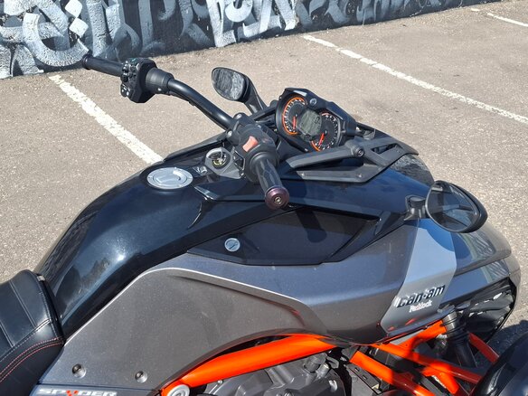 2015 BRP Can-Am Spyder, серый, 1890000 рублей - вид 14