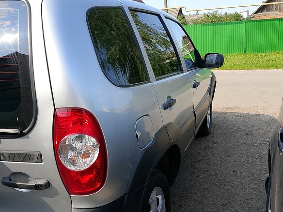 2011 Chevrolet Niva I Рестайлинг, серебристый, 465000 рублей - вид 9