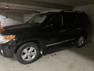 2013 Toyota Land Cruiser 200 Series Рестайлинг 1, чёрный, 5500000 рублей, вид 3