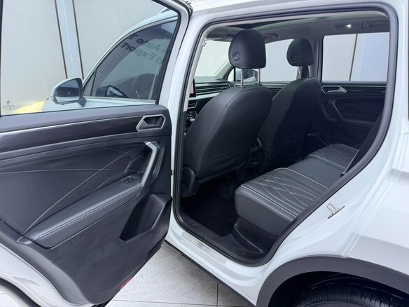 2022 Volkswagen Tiguan L II Рестайлинг (China Market), белый, 3200000 рублей - вид 9