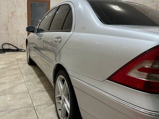 2001 Mercedes-Benz C-Класс 240 II (W203), серебристый, 695000 рублей, вид 4