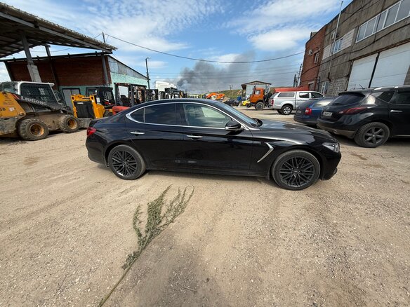 2020 Genesis G70 I, чёрный - вид 2