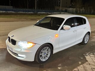 2010 BMW 1 серии 116i I (E81/E82/E87/E88) Рестайлинг, белый, 930000 рублей, вид 4