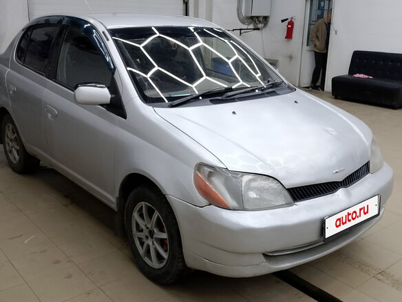 2000 Toyota Platz, серый