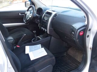 2011 Nissan X-Trail II Рестайлинг, серебристый, 1750000 рублей, вид 5