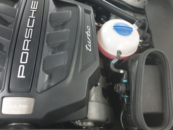 2014 Porsche Macan Turbo I, белый, 8200000 рублей - вид 4