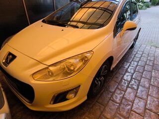 2011 Peugeot 308 I Рестайлинг, белый, 515000 рублей, вид 1