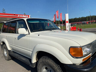 1995 Toyota Land Cruiser 80 Series Рестайлинг, белый, 3300000 рублей, вид 2