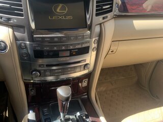 2010 Lexus LX 570 III, белый, 3700000 рублей, вид 3