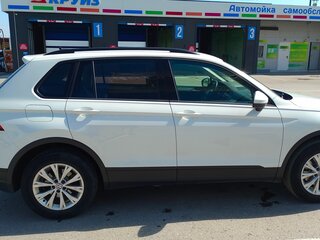 2018 Volkswagen Tiguan II, белый, 2000000 рублей, вид 2