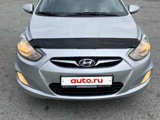 2013 Hyundai Solaris I, серебристый, 950000 рублей, вид 2