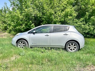 2013 Nissan Leaf I (ZE0/AZE0), серый, 820000 рублей, вид 1