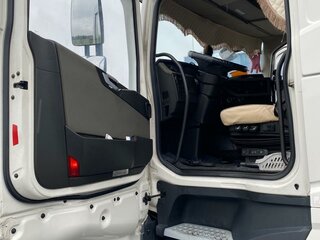 2015 Volvo FH, белый, 6200000 рублей, вид 4