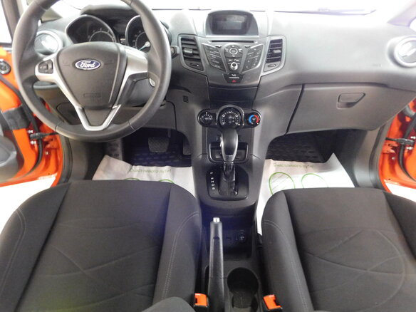 2015 Ford Fiesta Mk6 Рестайлинг, оранжевый - вид 9
