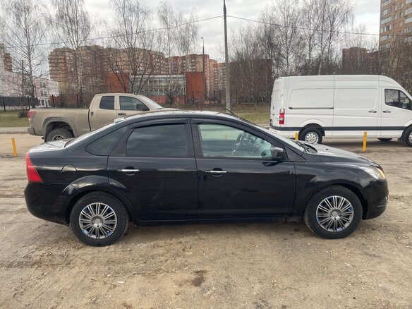 2011 Ford Focus II Рестайлинг, чёрный, 600000 рублей - вид 1