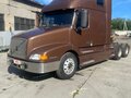2002 Volvo VNL, коричневый, 3000000 рублей - вид 2