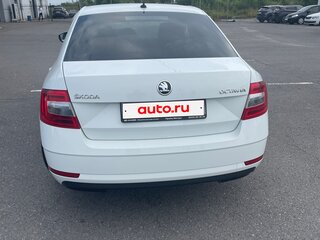 2017 Skoda Octavia III (A7) Рестайлинг, белый, 1500000 рублей, вид 3