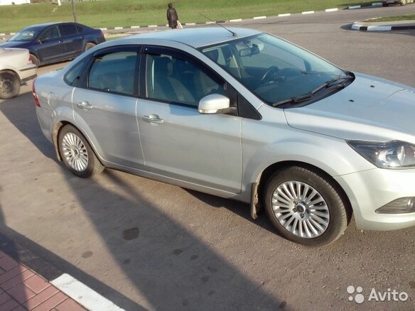 2010 Ford Focus II Рестайлинг, серебристый, 800000 рублей - вид 1