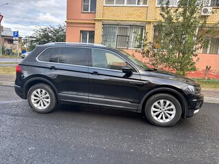 2017 Volkswagen Tiguan II, чёрный, 2700000 рублей, вид 5