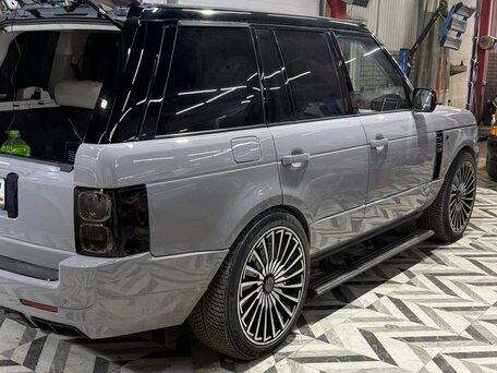 2009 Land Rover Range Rover III Рестайлинг 2, серый, 2100000 рублей, вид 2