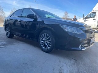 2016 Toyota Camry VII (XV50) Рестайлинг, чёрный, 2380000 рублей, вид 2