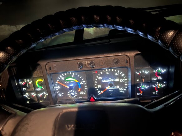 1998 Volvo FH, красный, 2799999 рублей - вид 12