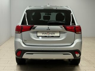 2020 Mitsubishi Outlander III Рестайлинг 3, серебристый, 2345000 рублей, вид 4