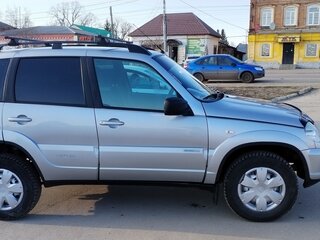 2015 Chevrolet Niva I Рестайлинг, серебристый, 550000 рублей, вид 4