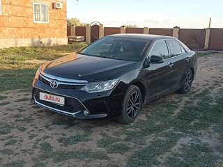 2016 Toyota Camry VII (XV50) Рестайлинг, чёрный, 2220000 рублей, вид 3