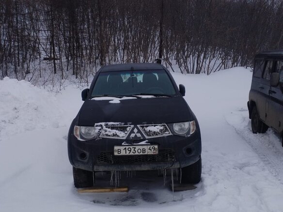 2011 Mitsubishi L200 IV, серый - вид 1