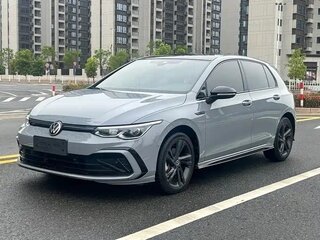 2021 Volkswagen Golf VIII, серый, 1878000 рублей, вид 1