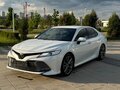 2021 Toyota Camry VIII (XV70), белый, 3690000 рублей