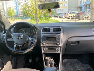 2016 Volkswagen Polo V Рестайлинг, белый, 899999 рублей, вид 3