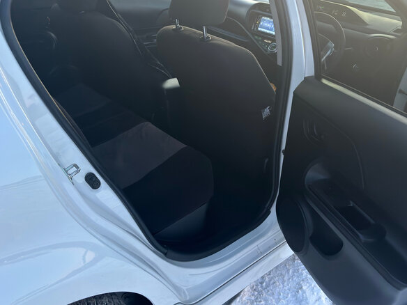 2015 Toyota Aqua I Рестайлинг, белый, 1050000 рублей - вид 12
