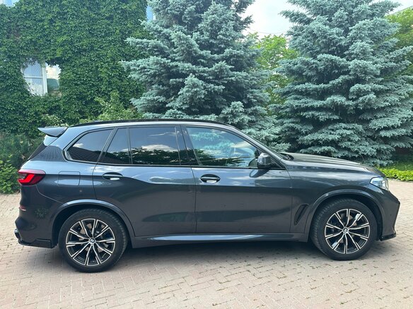 2021 BMW X5 40i IV (G05/G18), серый, 6800000 рублей - вид 10