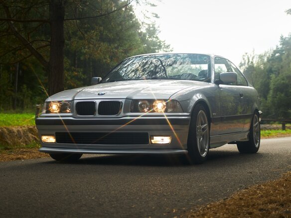 1996 BMW 3 серии 328i III (E36), серебристый, 1700000 рублей - вид 1
