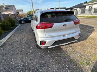 2019 Kia Niro I Рестайлинг, серебристый, 1764552 рублей, вид 4