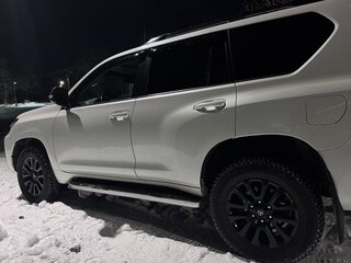 2022 Toyota Land Cruiser Prado 150 Series Рестайлинг 3, белый, 7900000 рублей, вид 2