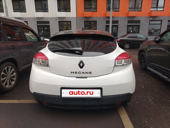 2010 Renault Megane III, белый, 900000 рублей - вид 3