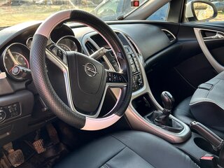2011 Opel Astra J, белый, 700000 рублей, вид 3