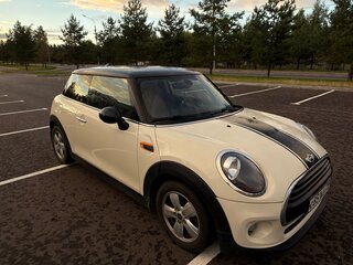2018 Mini Hatch Cooper III (F55/F56), белый, 1590000 рублей, вид 1