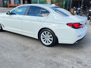 2022 BMW 5 серии 520i VII (G30/G31/G38) Рестайлинг, белый, 3699999 рублей, вид 5