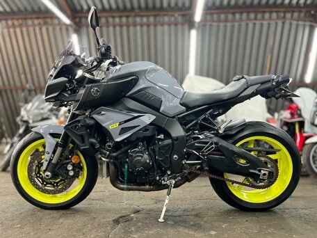 2017 Yamaha MT-10, серый, 1280000 рублей, вид 4