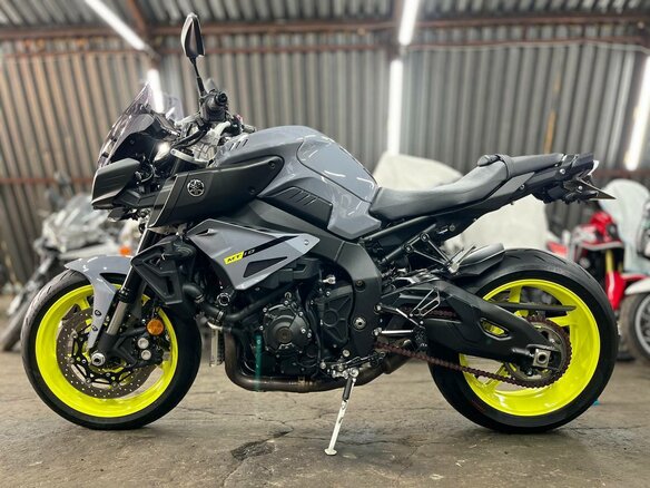2017 Yamaha MT-10, серый, 1280000 рублей - вид 3